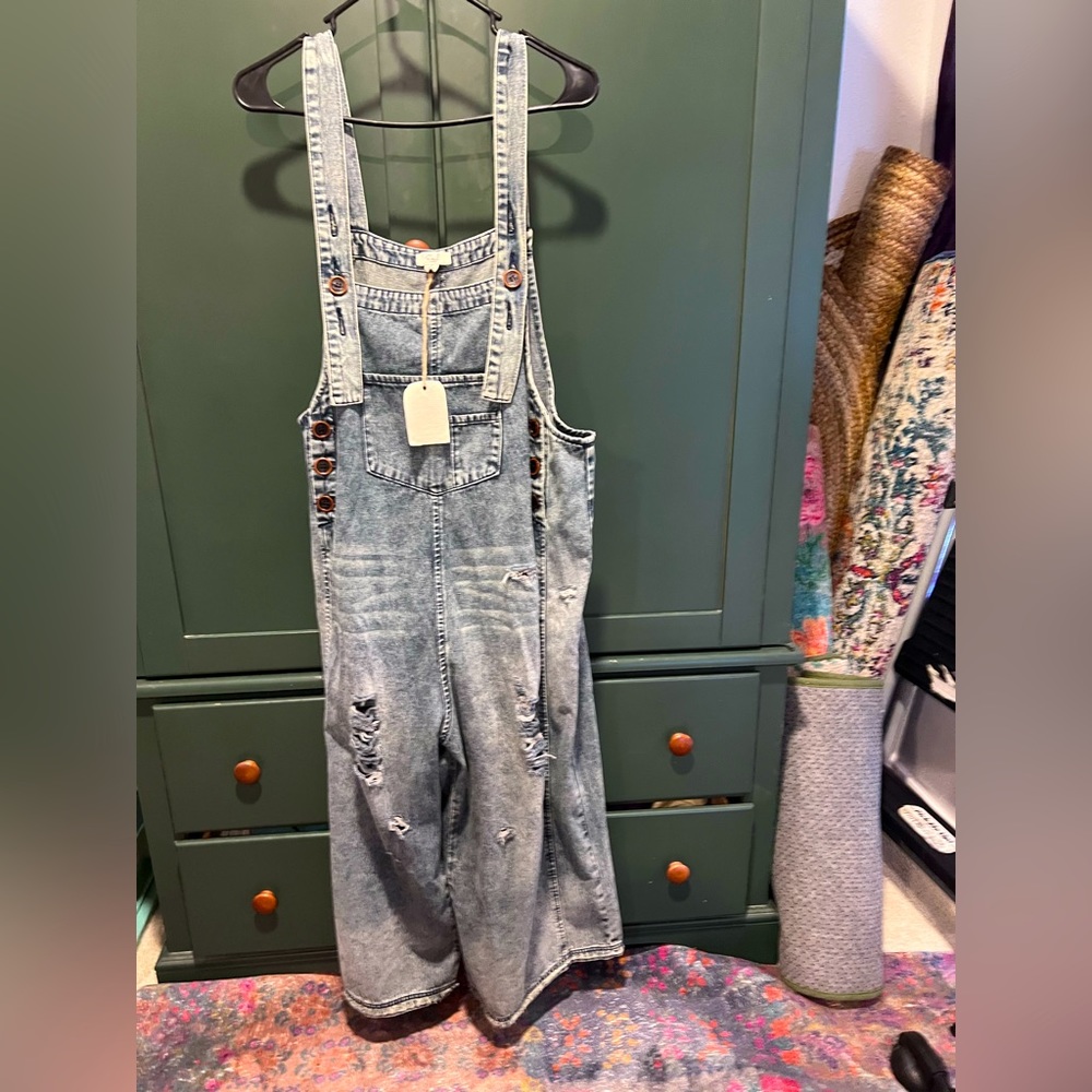 Size small-oversized HIGH HOPES SLOUCHY DENIM OVERALLS
